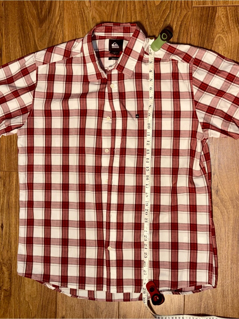 Quiksilver surf Men's Red Plaid Short Sleeve Button-Up Shirt